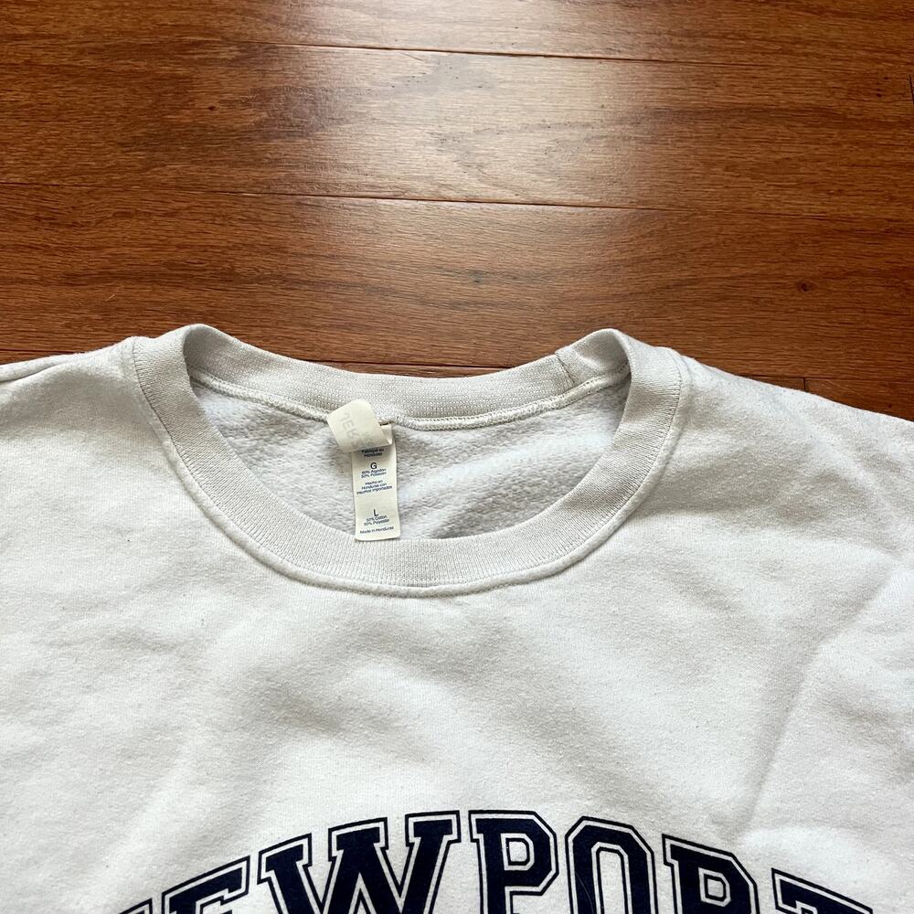 Newport Rhode Island White and Navy Blue Crew Neck Sweatshirt Size Large - Picture 5 of 6